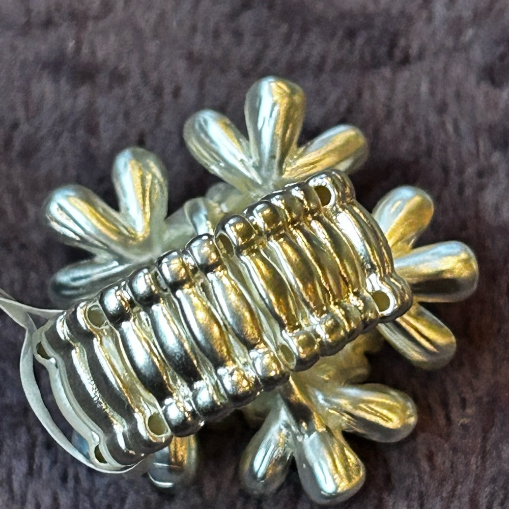 Flower ring - Picture 3 of 4